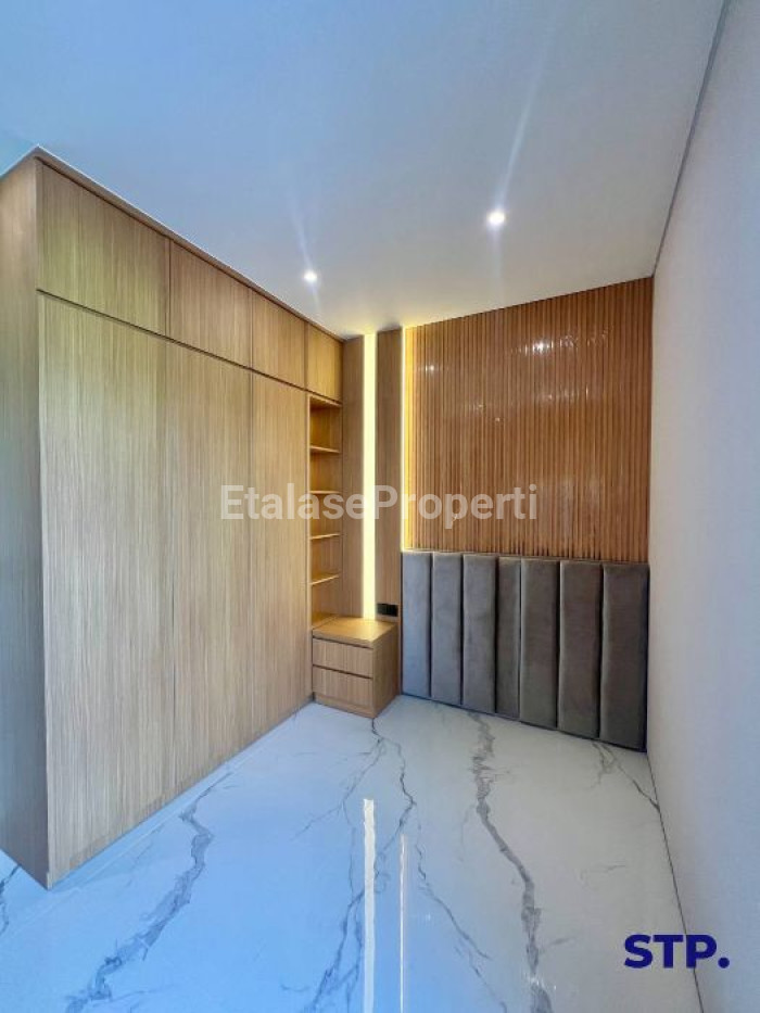 Foto properti Dijual Rumah Baru Semi Furnished Babatan Pantai Kenjeran 2