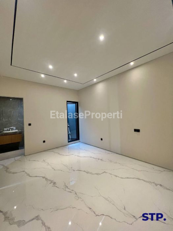 Foto properti Dijual Rumah Baru Semi Furnished Babatan Pantai Kenjeran 9