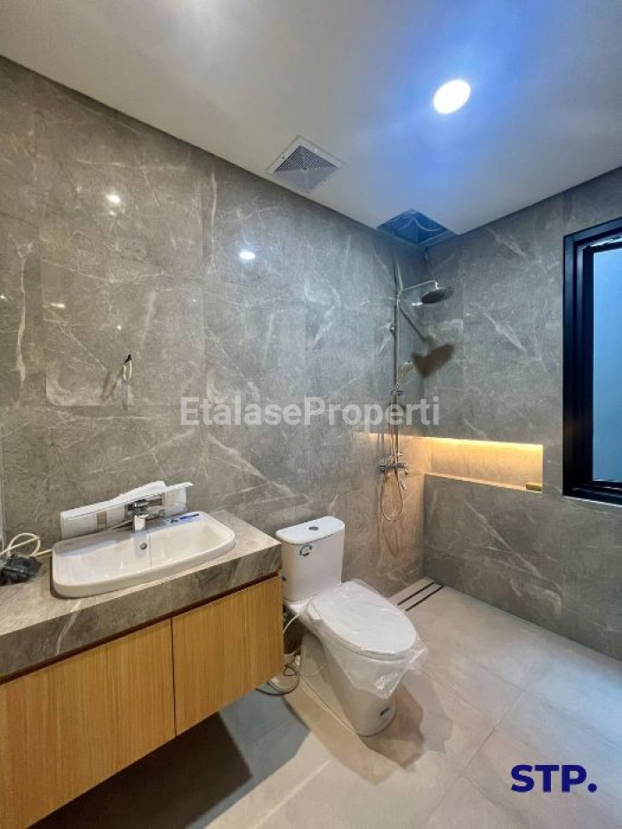 Foto properti Dijual Rumah Baru Semi Furnished Babatan Pantai Kenjeran 10