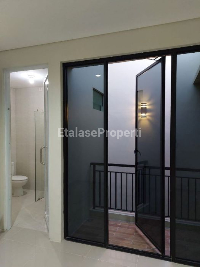 Foto properti Baru Renov! Jual Rumah Northwest Hill Citraland 3 Kamar 8