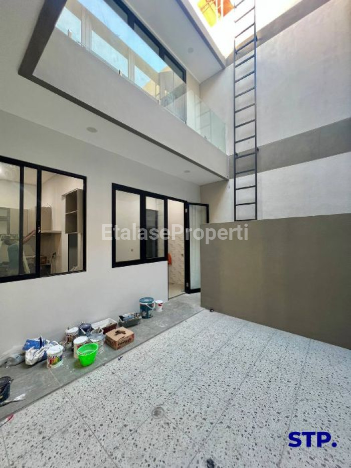 Foto properti Rumah Baru Di Manyar Jaya Dekat Gubeng Dan Raya MERR 4