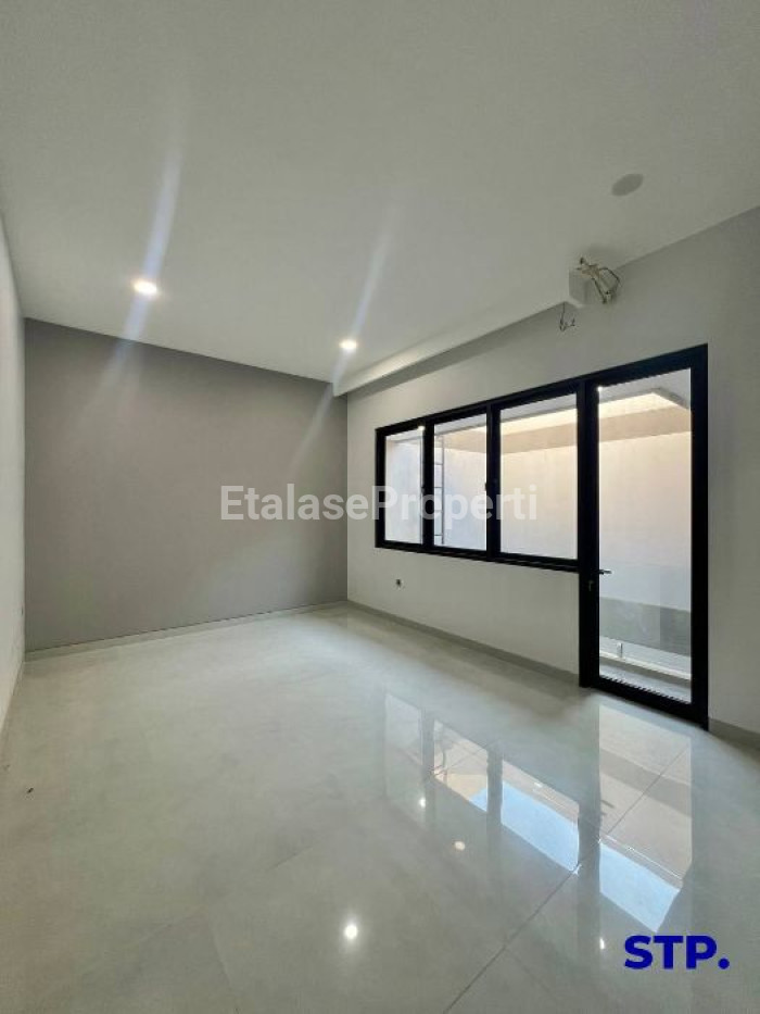 Foto properti Rumah Baru Di Manyar Jaya Dekat Gubeng Dan Raya MERR 5