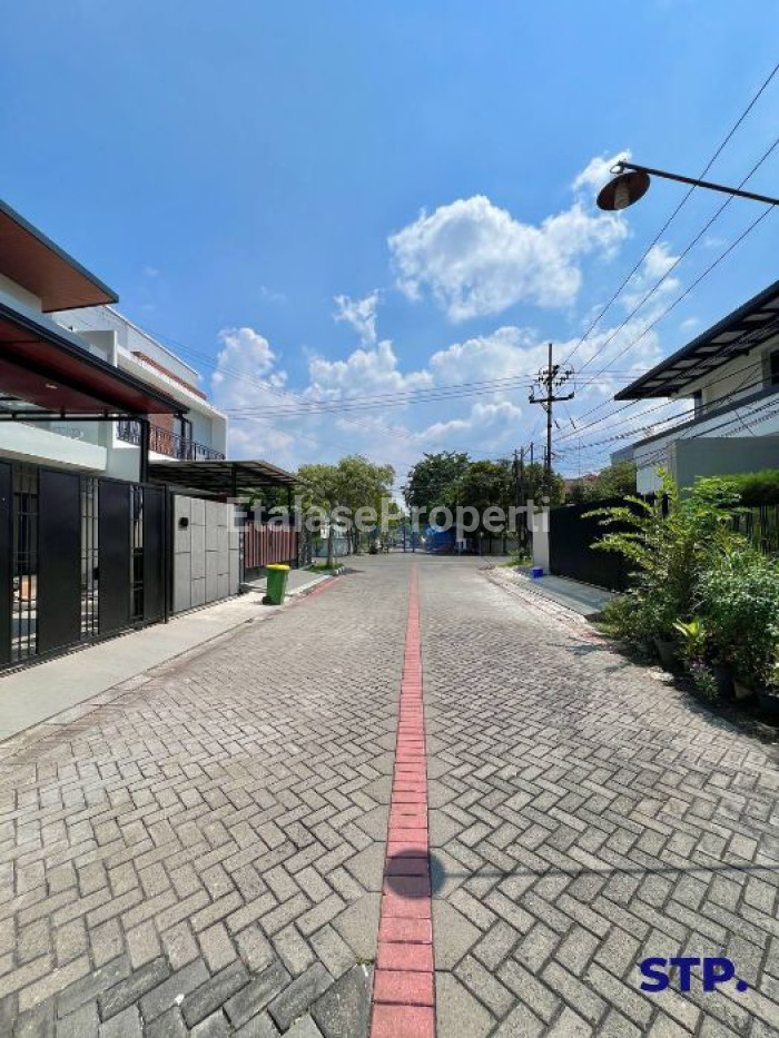 Foto properti Rumah Baru Di Manyar Jaya Dekat Gubeng Dan Raya MERR 9
