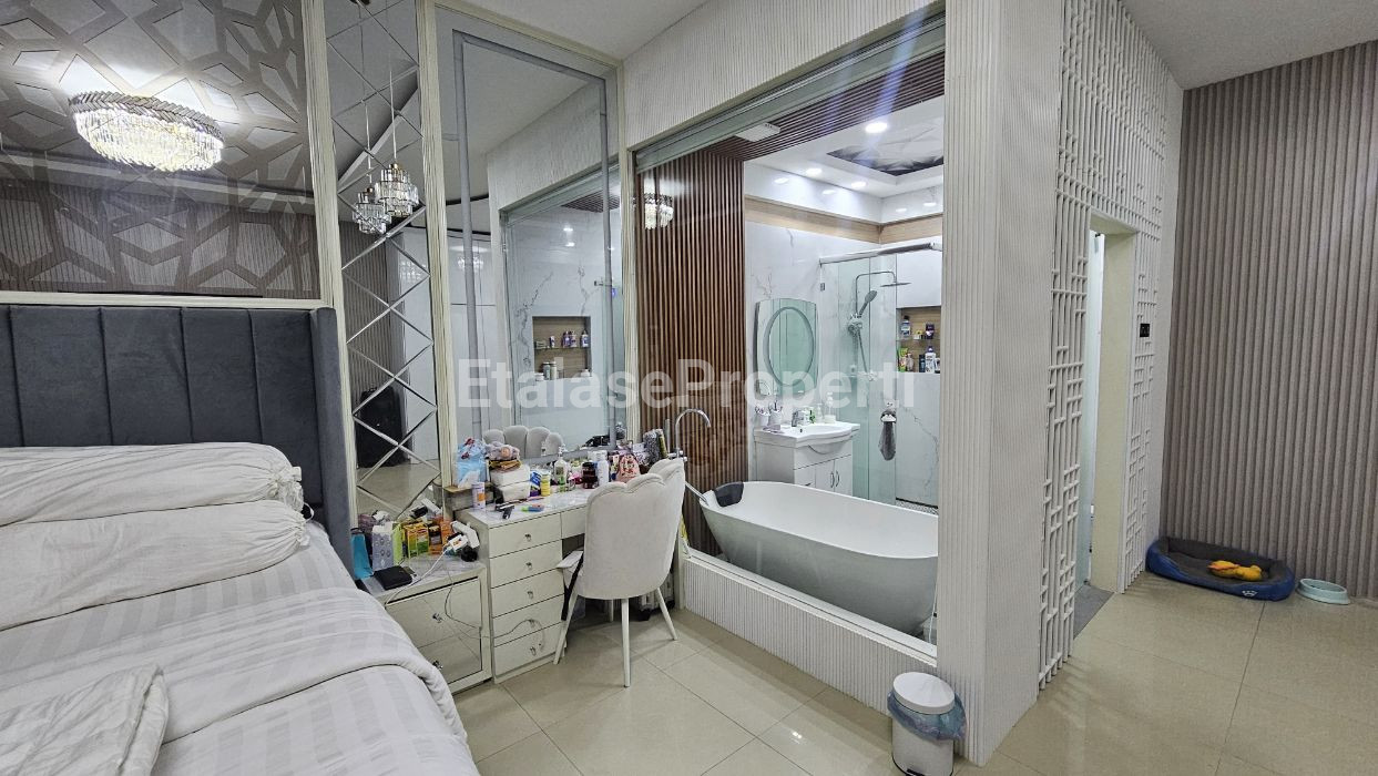 Foto properti Dijual Rumah Siap Huni Di Taman Mutiara, Pakuwon City 8