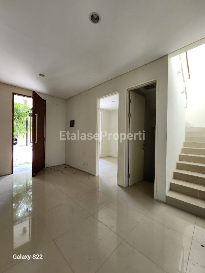 Foto properti Disewakan Rumah Northwest Hill Citraland Siap Huni 3