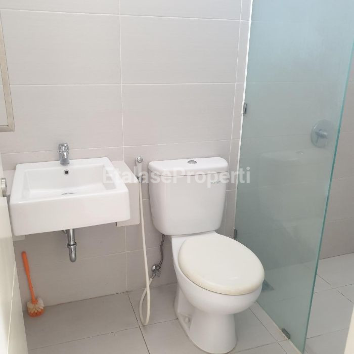 Foto properti Disewakan Rumah 2 Lantai Modern Minimalis Di Citraland Utara 8