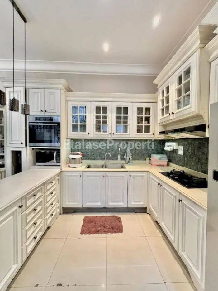 Foto properti Rumah Classic Luxury Jemursari Regency Dekat Prapen Tenggilis 3