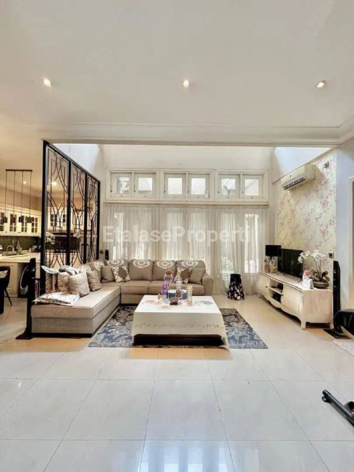 Foto properti Rumah Classic Luxury Jemursari Regency Dekat Prapen Tenggilis 4