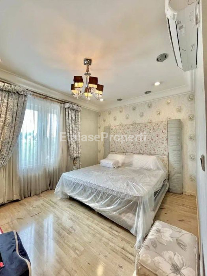 Foto properti Rumah Classic Luxury Jemursari Regency Dekat Prapen Tenggilis 8