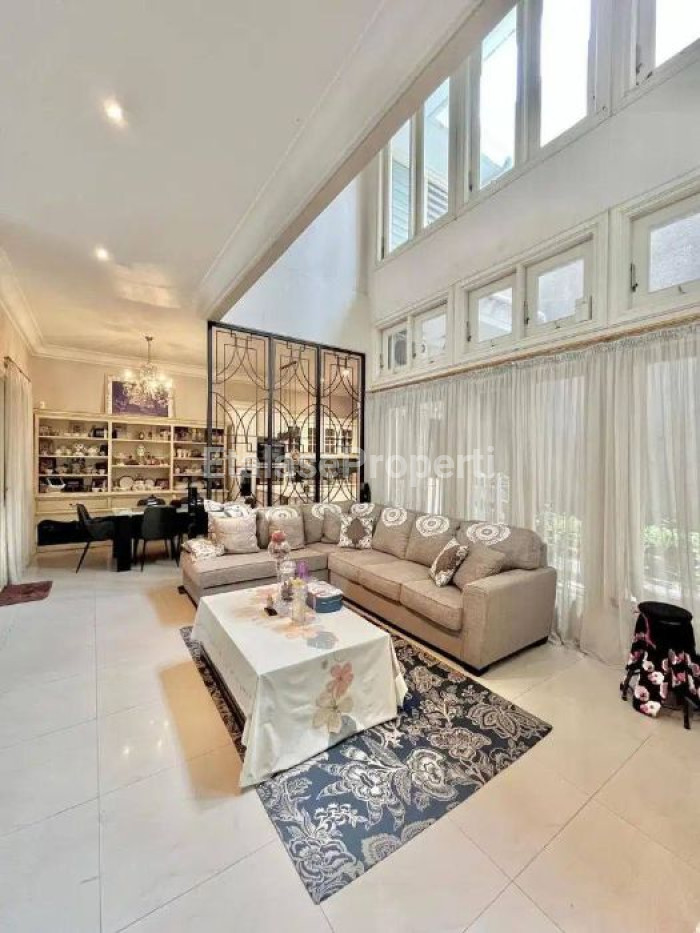 Foto properti Rumah Classic Luxury Jemursari Regency Dekat Prapen Tenggilis 9