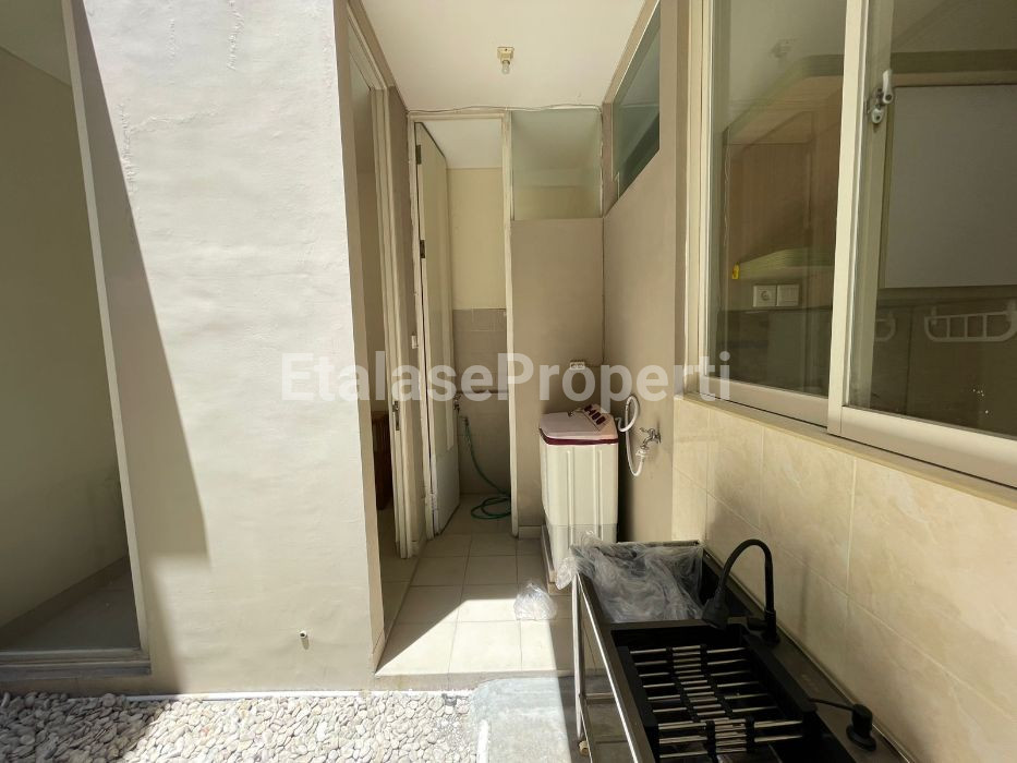 Foto properti Disewakan Rumah 2 Lantai 8