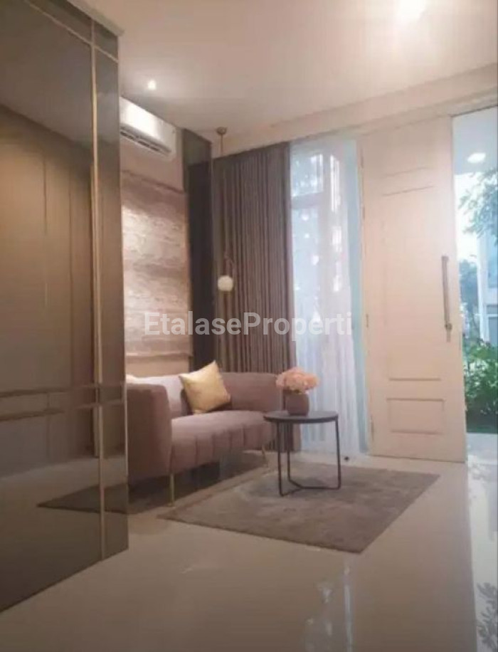 Foto properti Rumah Di Grand Island Pakuwon City Bagus Furnish Dekat Kenjeran 2