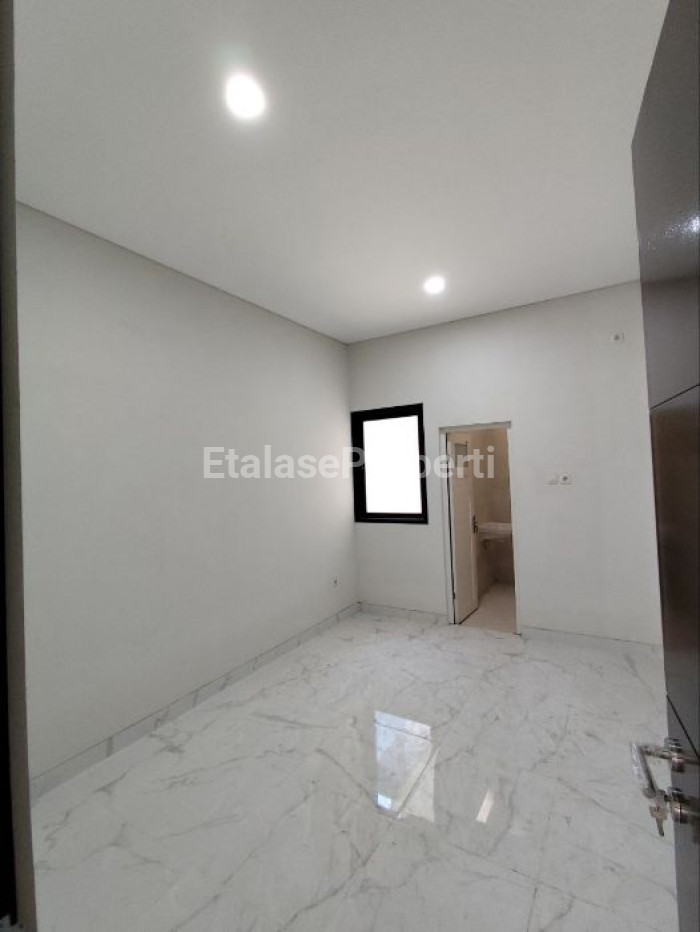 Foto properti Rumah Baru Lebak Arum Dekat Raya Kenjeran Dan Pakuwon City 10