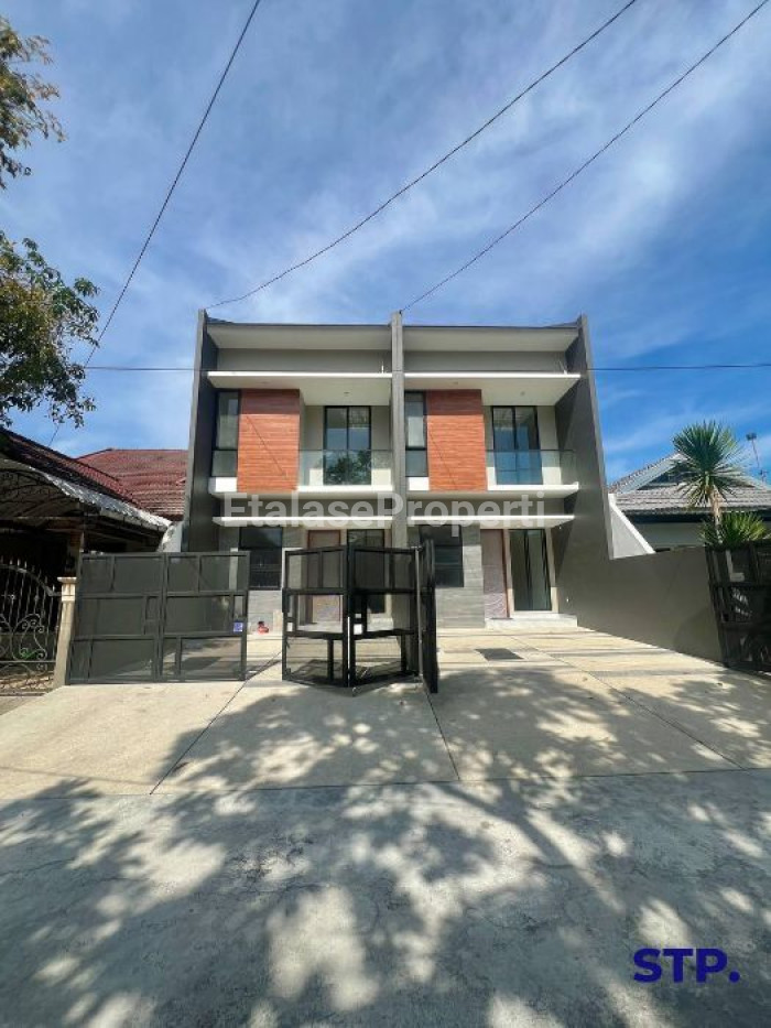 Foto properti 2 Unit, Rumah Baru Modern Di Baruk Utara, MERR 1