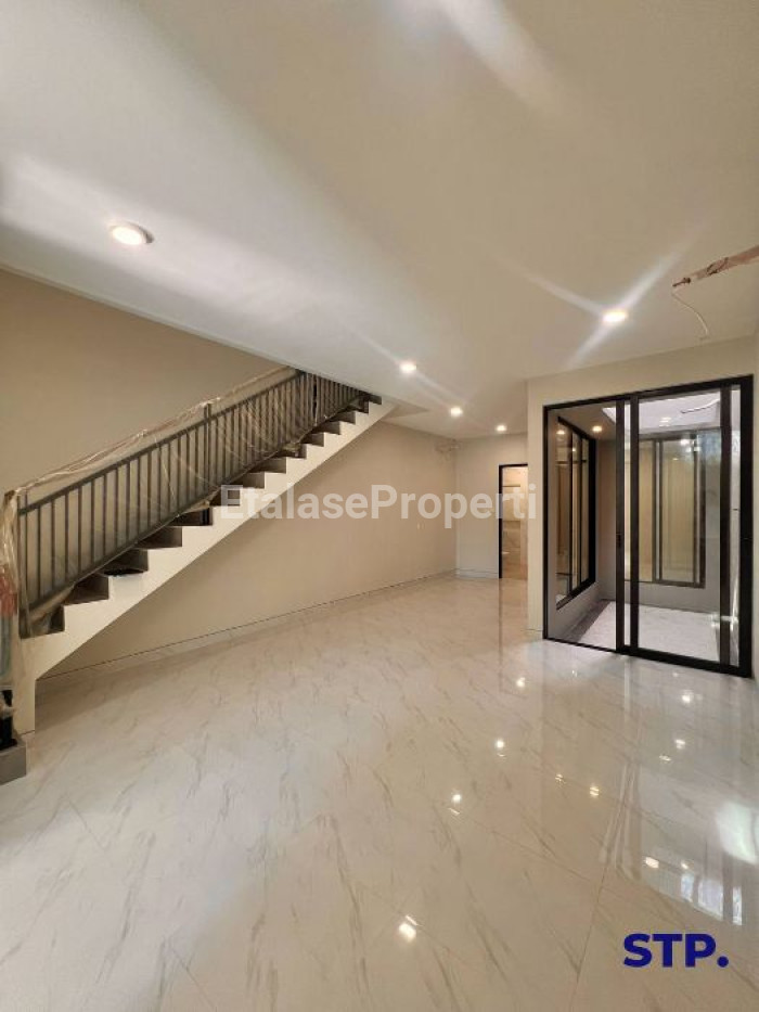 Foto properti 2 Unit, Rumah Baru Modern Di Baruk Utara, MERR 2