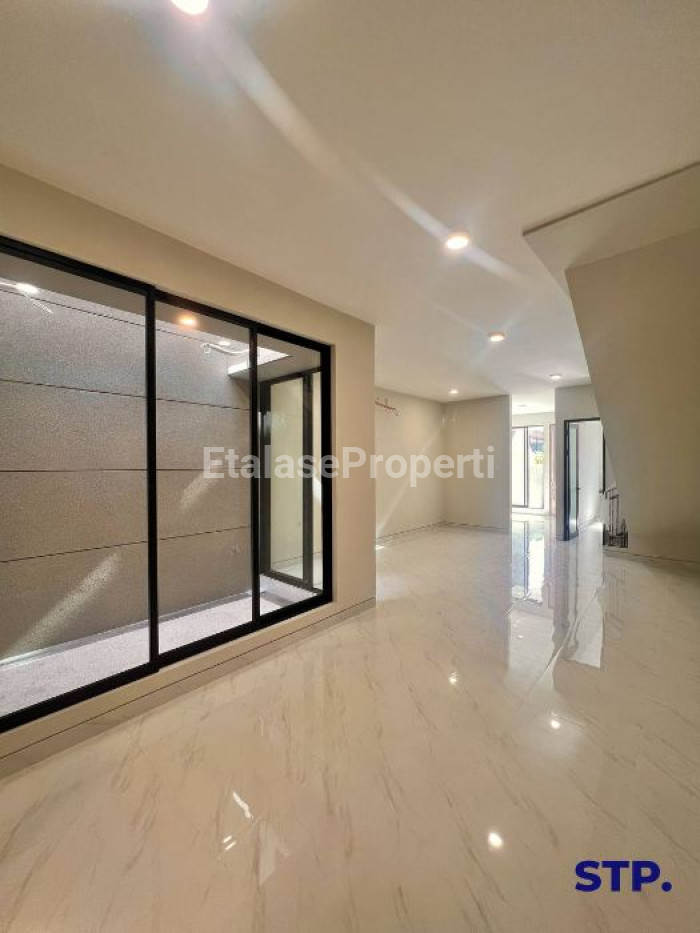 Foto properti 2 Unit, Rumah Baru Modern Di Baruk Utara, MERR 3