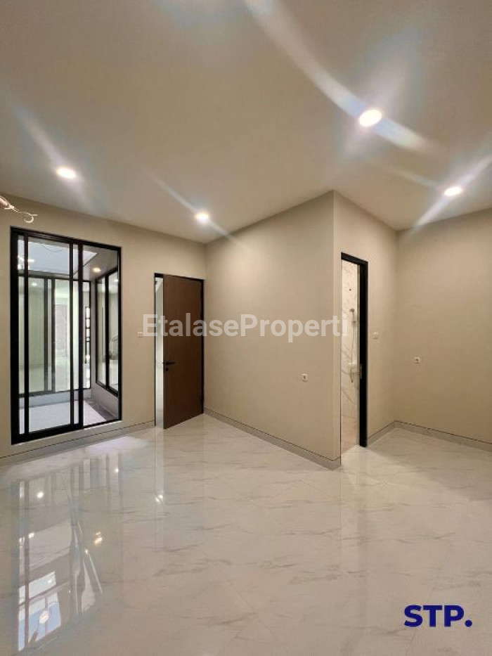 Foto properti 2 Unit, Rumah Baru Modern Di Baruk Utara, MERR 4