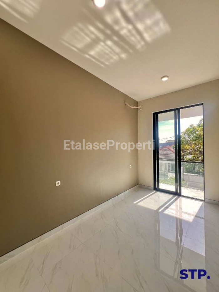 Foto properti 2 Unit, Rumah Baru Modern Di Baruk Utara, MERR 10