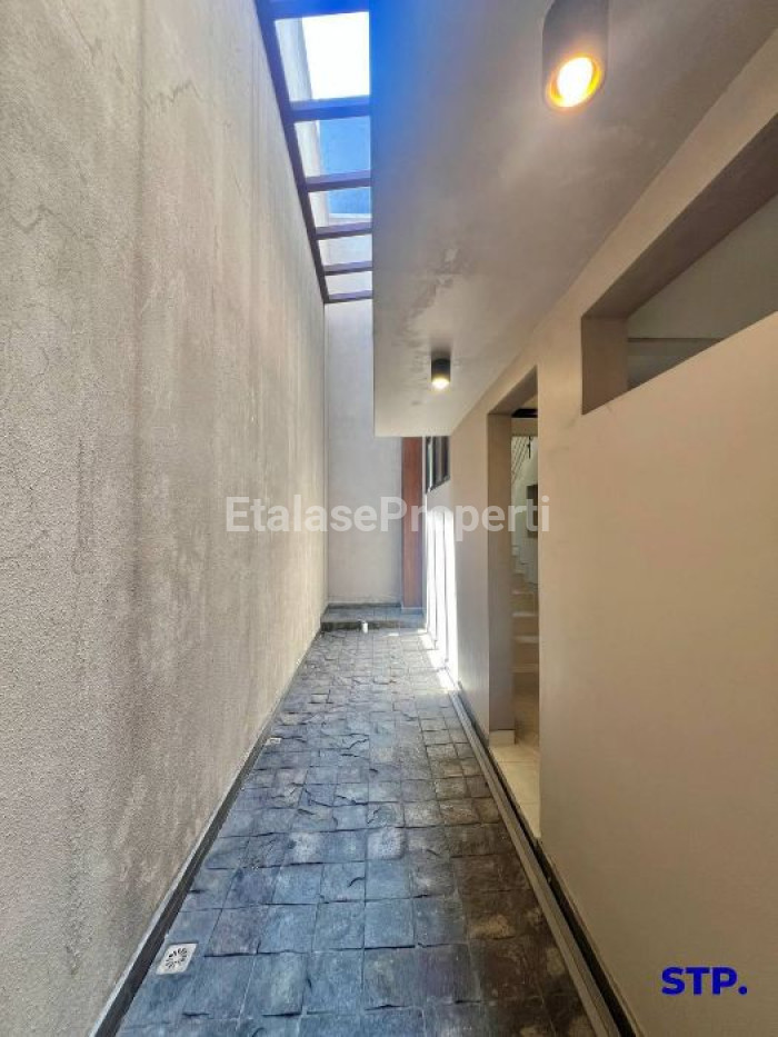 Foto properti Rumah 3 Lantai Di Galaxi Bumi Permai Araya Tahap 2 3