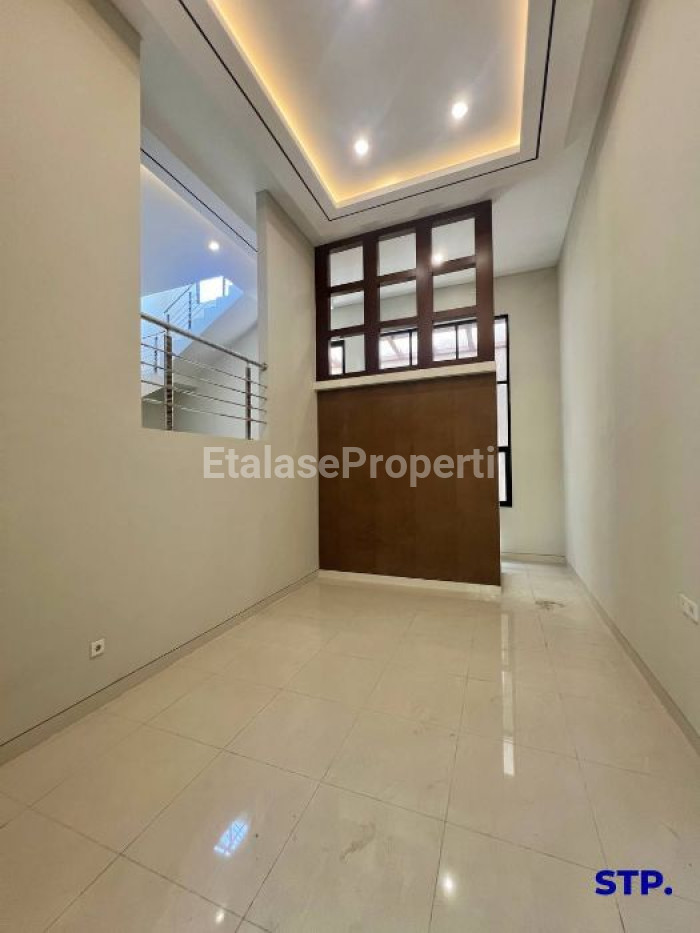 Foto properti Rumah 3 Lantai Di Galaxi Bumi Permai Araya Tahap 2 4