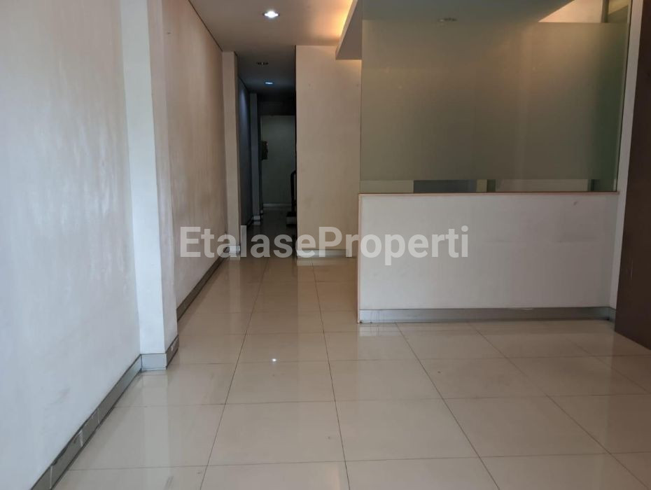 Foto properti Ex-bank, Ruko 3,5 Lantai Terawat Di 0 Raya Jemursari 2