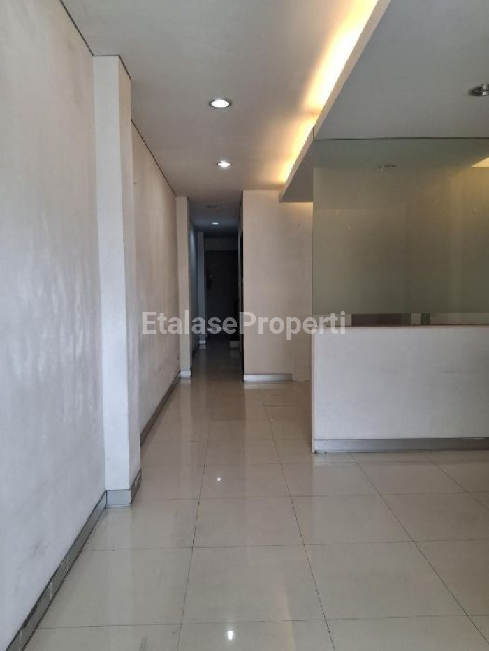 Foto properti Ex-bank, Ruko 3,5 Lantai Terawat Di 0 Raya Jemursari 3