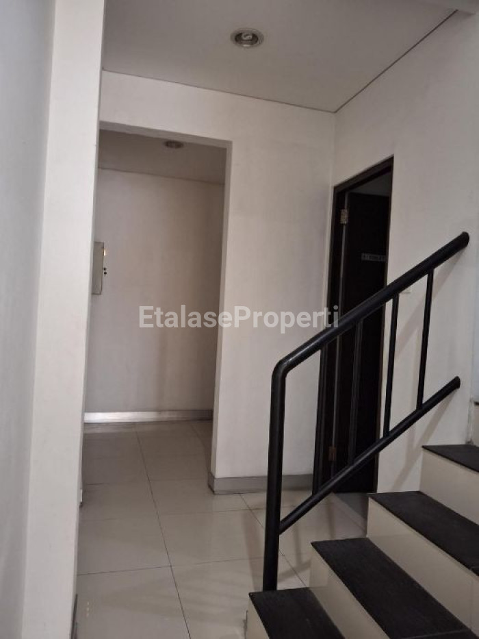 Foto properti Ex-bank, Ruko 3,5 Lantai Terawat Di 0 Raya Jemursari 4