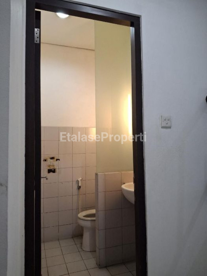 Foto properti Ex-bank, Ruko 3,5 Lantai Terawat Di 0 Raya Jemursari 5