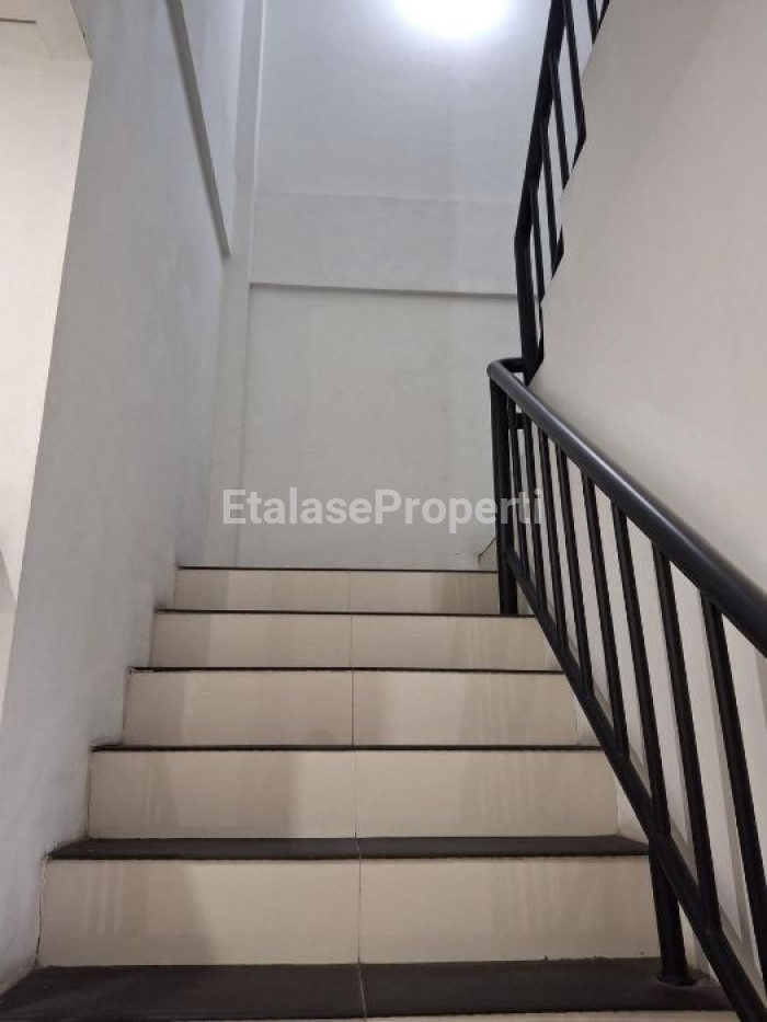 Foto properti Ex-bank, Ruko 3,5 Lantai Terawat Di 0 Raya Jemursari 6