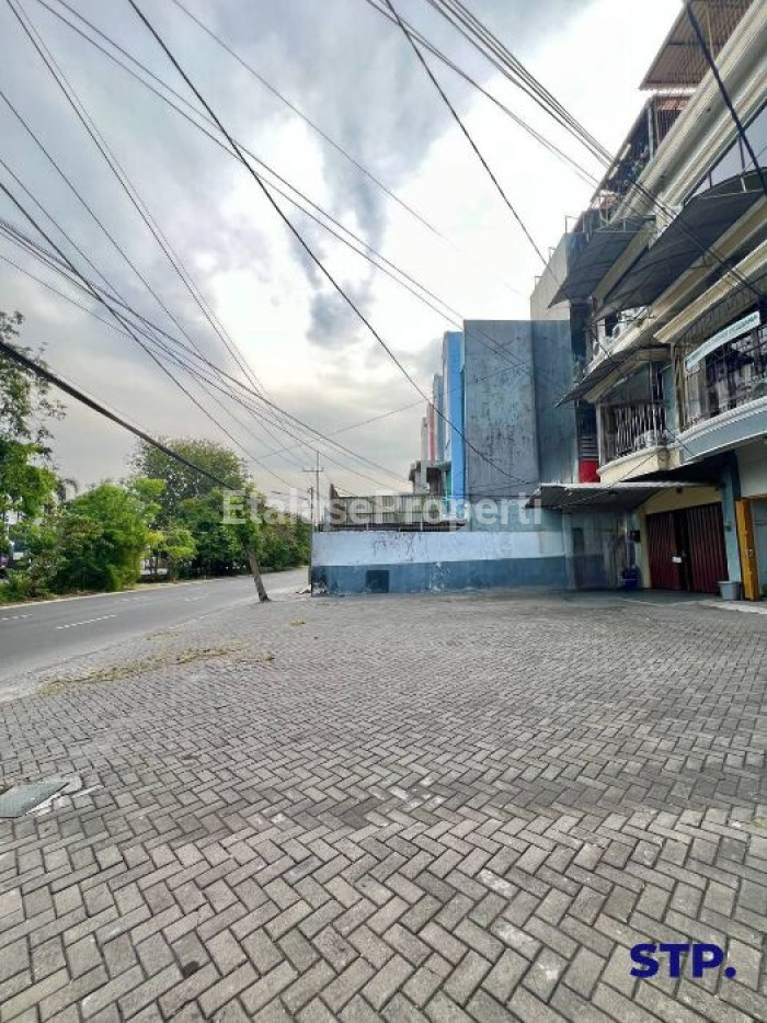 Foto properti Ex-bank, Ruko 3,5 Lantai Terawat Di 0 Raya Jemursari 8