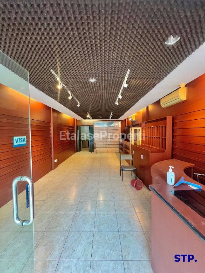 Foto properti Disewakan, Ruko 3 Lantai Di Jalan Dharmahusada - Dr. Moestopo 2