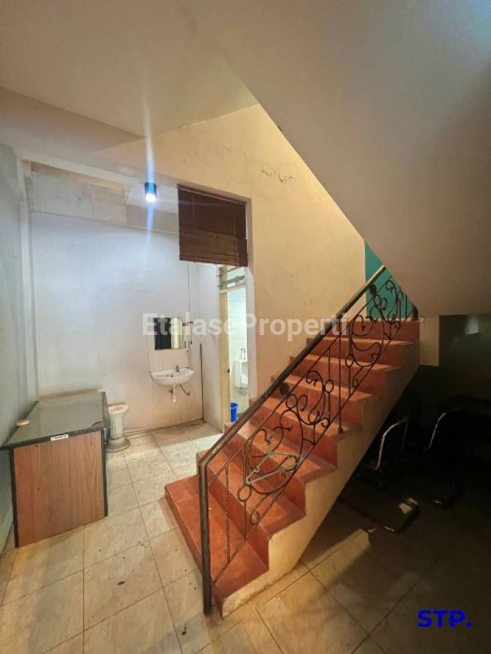 Foto properti Disewakan, Ruko 3 Lantai Di Jalan Dharmahusada - Dr. Moestopo 3