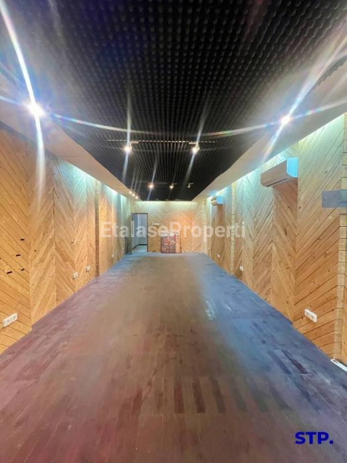 Foto properti Disewakan, Ruko 3 Lantai Di Jalan Dharmahusada - Dr. Moestopo 5