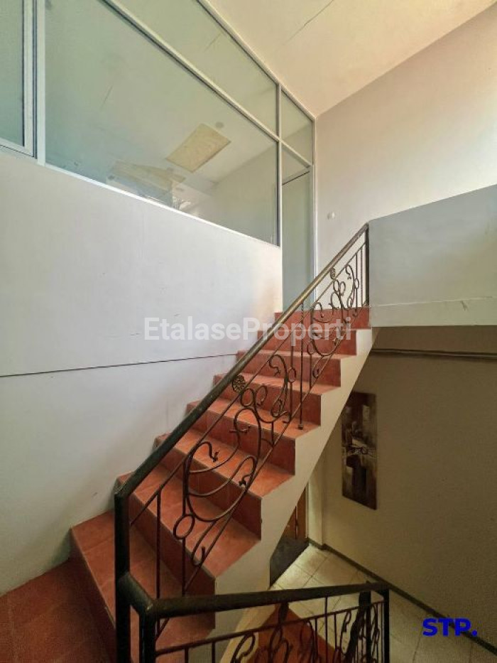 Foto properti Disewakan, Ruko 3 Lantai Di Jalan Dharmahusada - Dr. Moestopo 7