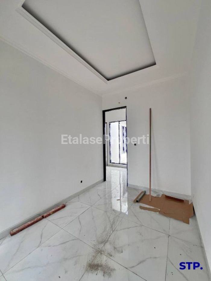 Foto properti Rumah Baru Lebar 7 Di Galaxi Bumi Permai Araya Tahap 2, Surabaya 8