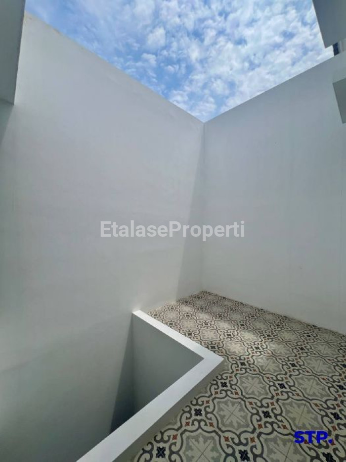 Foto properti Rumah Baru Lebar 7 Di Galaxi Bumi Permai Araya Tahap 2, Surabaya 9