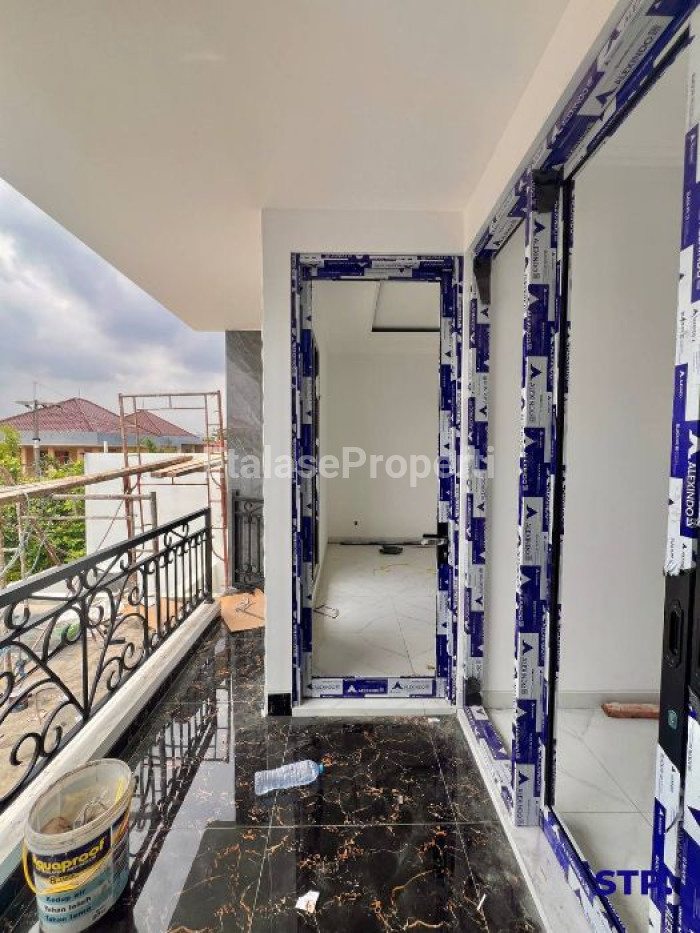 Foto properti Rumah Baru Lebar 7 Di Galaxi Bumi Permai Araya Tahap 2, Surabaya 10