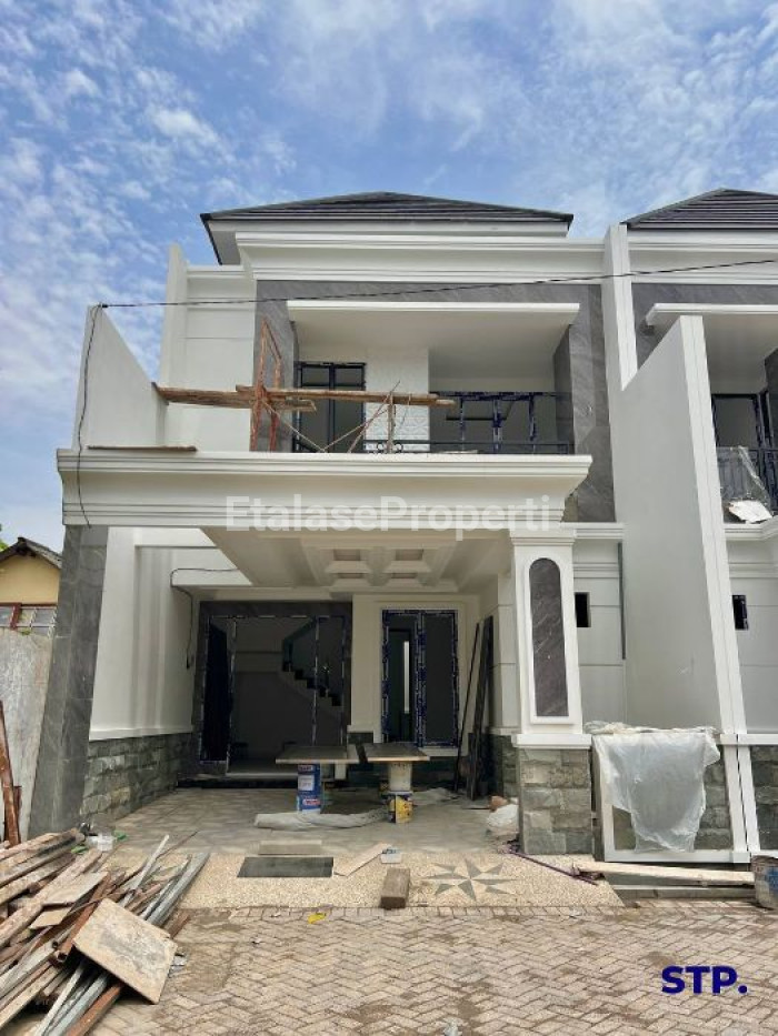 Foto properti Rumah Baru Lebar 7 Di Galaxi Bumi Permai Araya Tahap 2, Surabaya 1