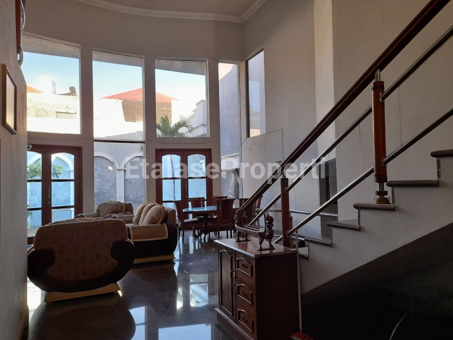 Foto properti *Dijual Rumah Bukit Darmo Golf (BDG)* 2