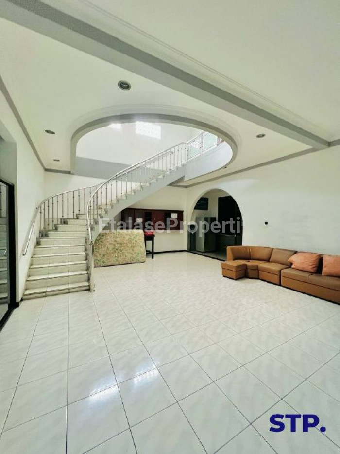 Foto properti JUAL CEPAT! Rumah Kos Megah Di Kutisari Selatan 4
