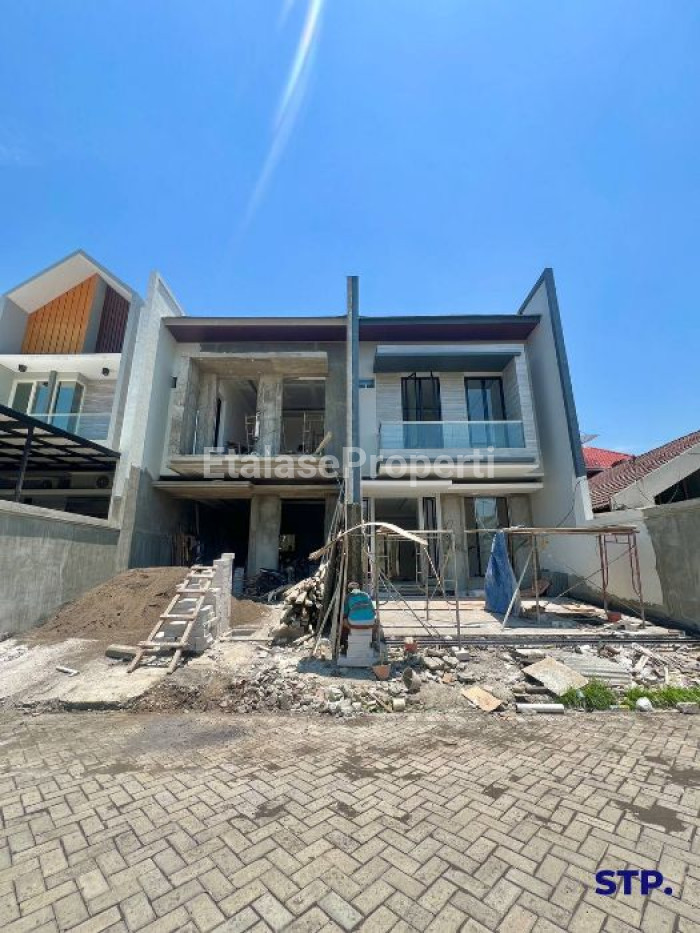 Foto properti 2 Unit, Rumah Baru Modern Di Perumahan Manyar Kertoadi 1