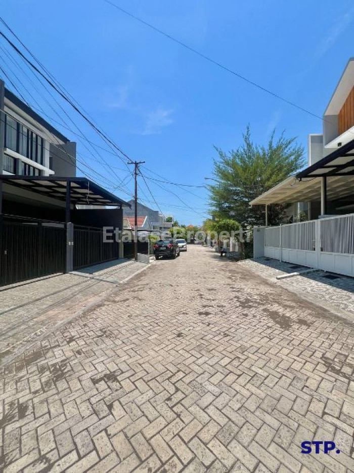 Foto properti 2 Unit, Rumah Baru Modern Di Perumahan Manyar Kertoadi 5