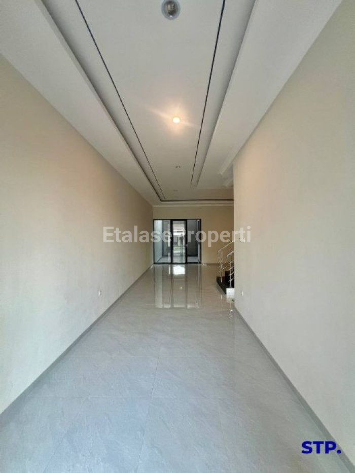 Foto properti 2 Unit, Rumah Baru Modern Di Perumahan Manyar Kertoadi 4