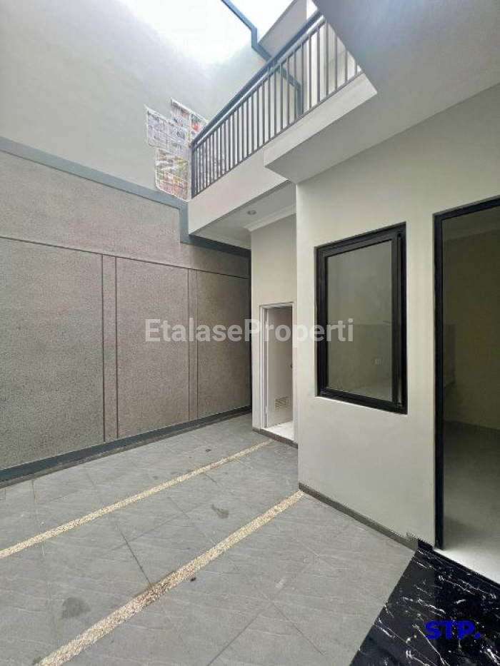 Foto properti 2 Unit, Rumah Baru Modern Di Perumahan Manyar Kertoadi 5