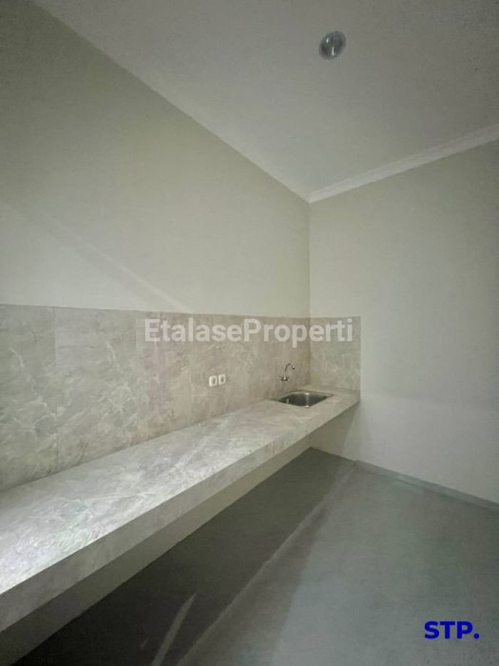 Foto properti 2 Unit, Rumah Baru Modern Di Perumahan Manyar Kertoadi 6