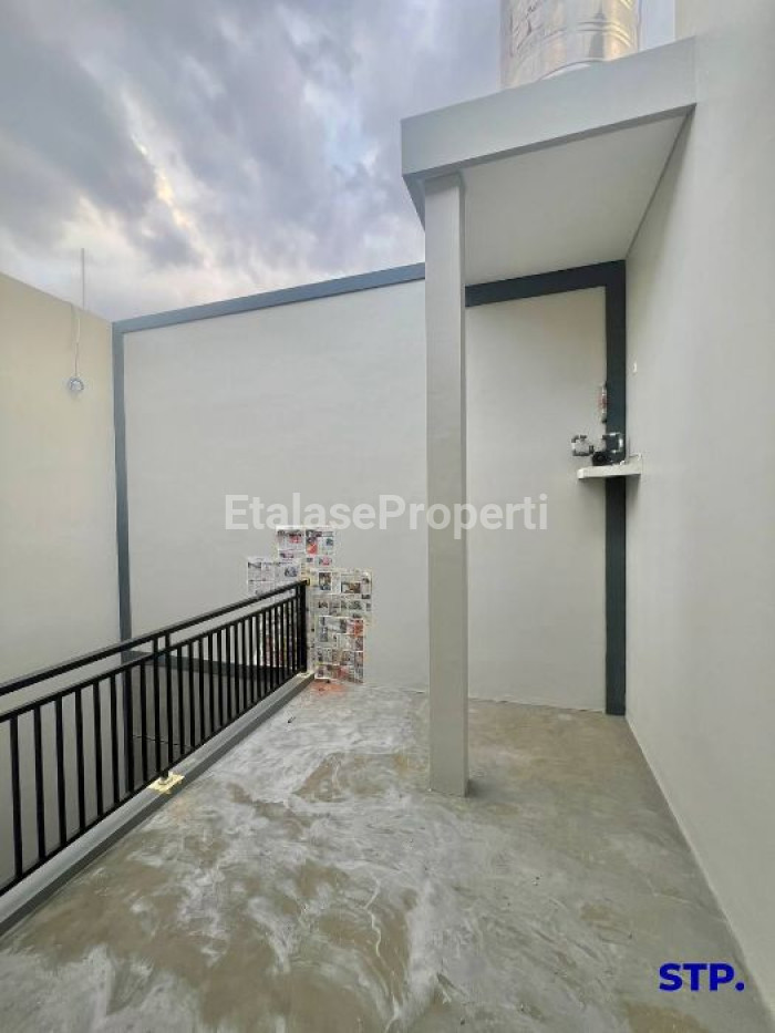 Foto properti 2 Unit, Rumah Baru Modern Di Perumahan Manyar Kertoadi 7