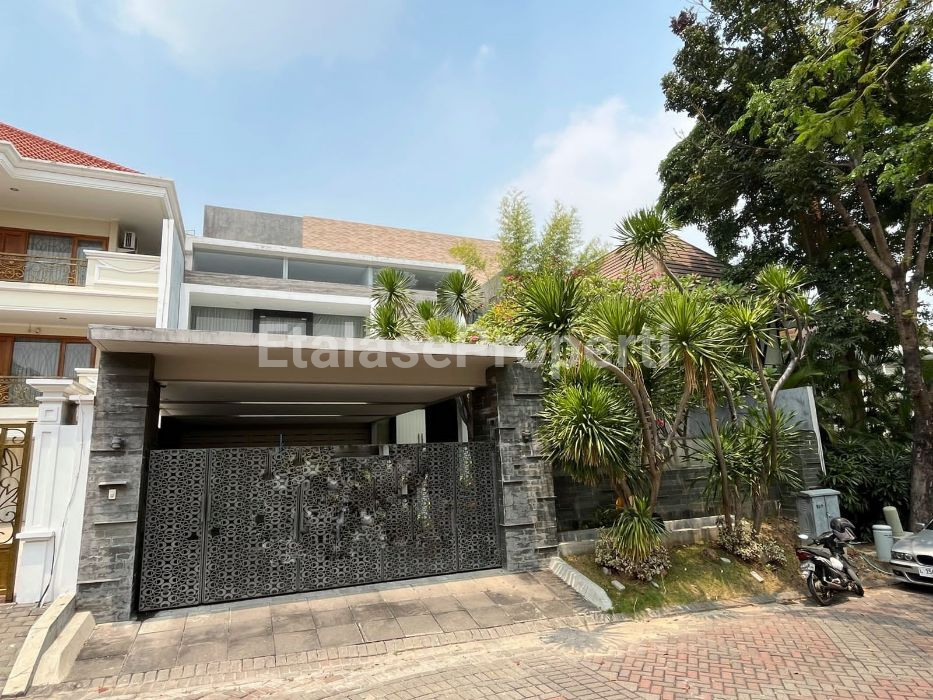 Foto properti Disewakan RUmah Di Graha Family Bagus Furnished Wiyung 1