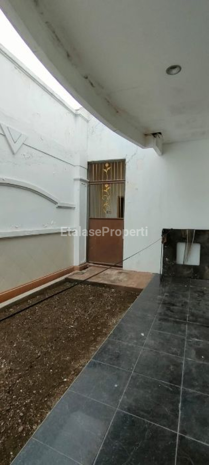 Foto properti Dijual / Disewakan Rumah Di Manyar Rejo 1