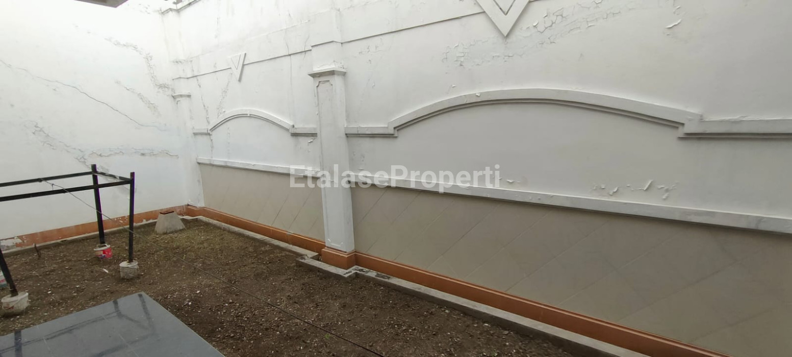 Foto properti Dijual / Disewakan Rumah Di Manyar Rejo 2