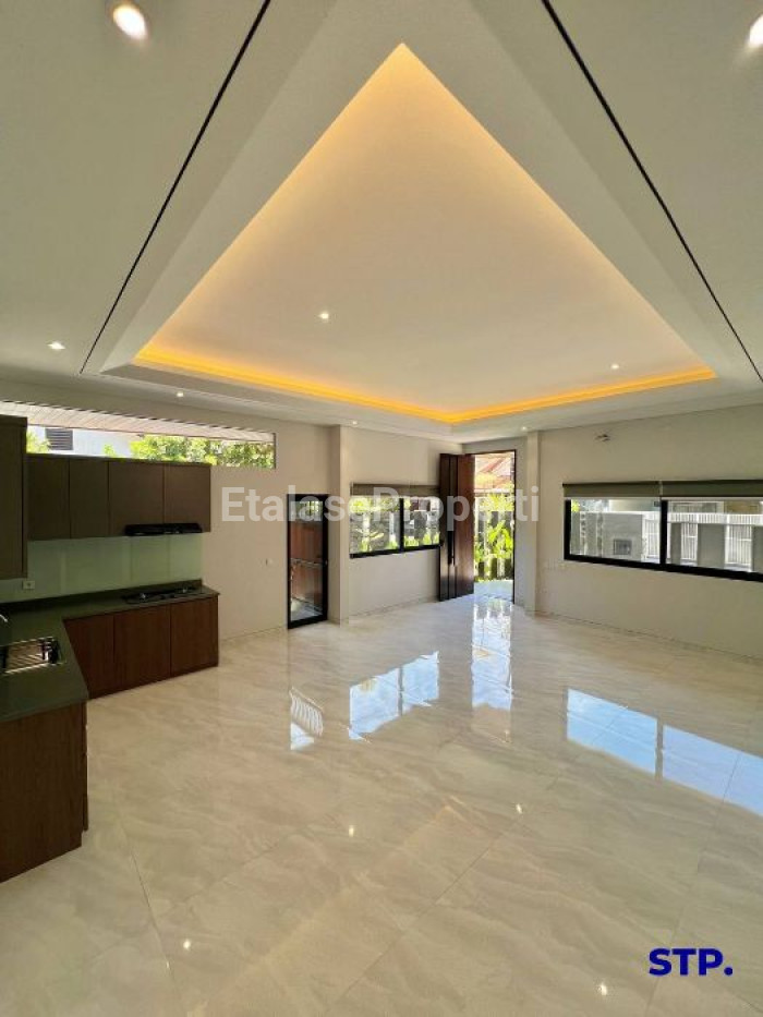 Foto properti Rumah Baru Modern Minimalis Di Manyar Indah Tipe Hoek 4